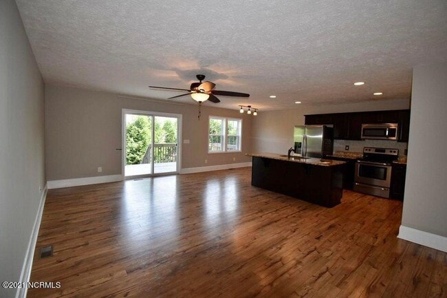 Photo - 274 N Saylor St