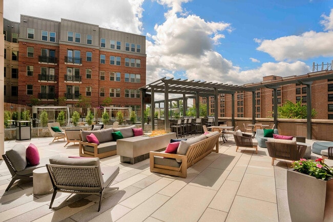 Building Photo - The Alloy