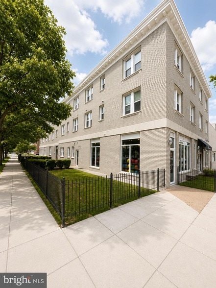 Building Photo - 1352 Longfellow St NW Unit 206