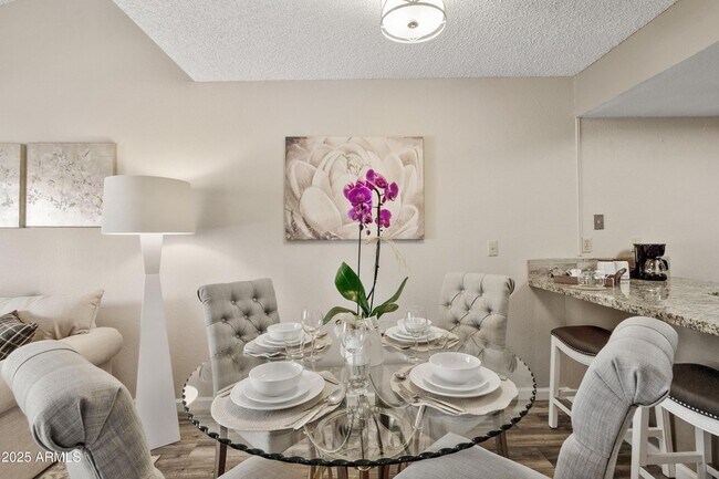 Photo - 719 E Lola Dr