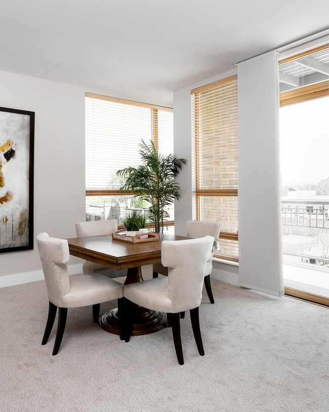 Photo - LightHorse 4041