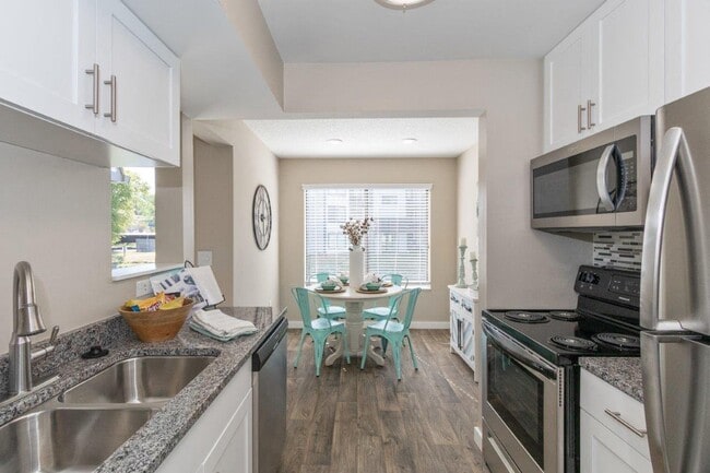 Photo - Lakeside Crossing at Eagle Creek Apartments and Townhomes