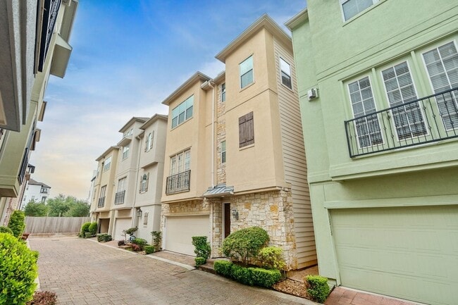 Photo - 2820 Sherwin St