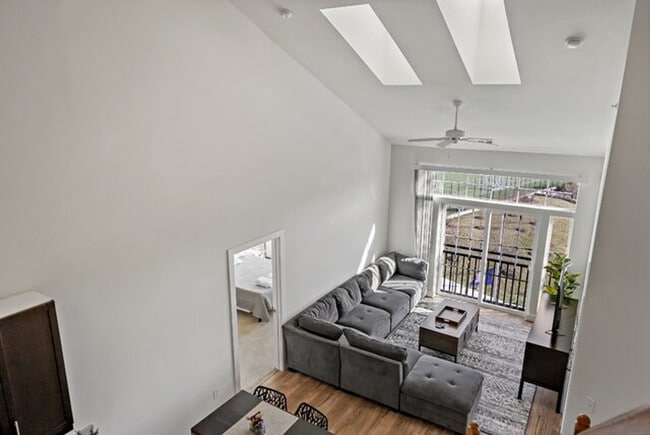 Photo - 2002 Eisenhower Ave Unit SI ID1473415P