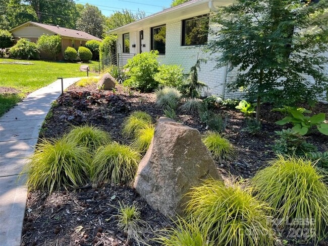 Building Photo - 3945 Rockfern Rd