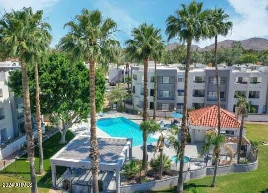 Building Photo - 16220 N 7th St Unit 1