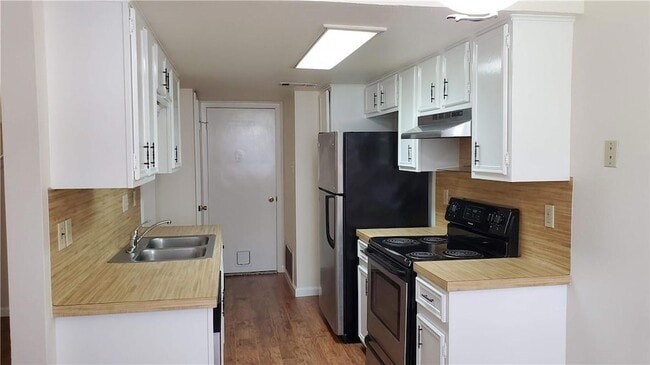 Photo - 8810 Clearbrook Trail Unit A