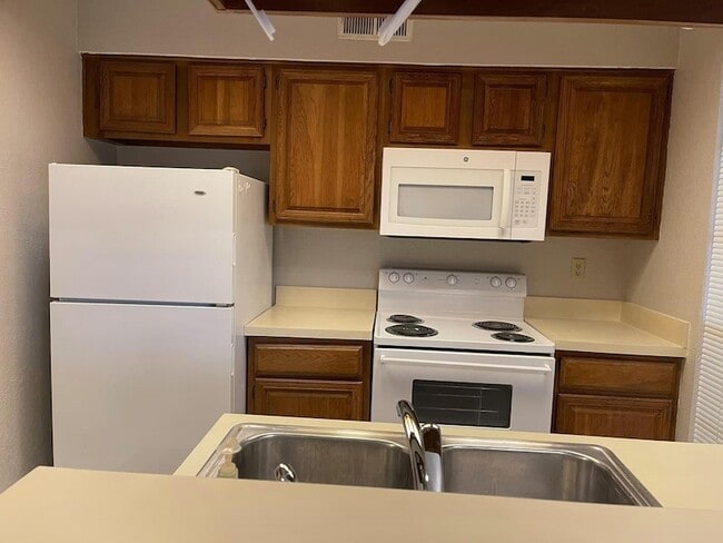 Photo - 3110 Devonshire Dr Unit 216