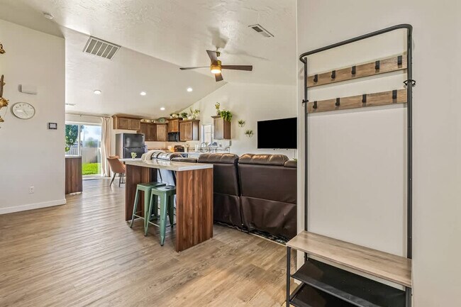 Photo - 103 N Voyage Ave Unit SI ID1460921P