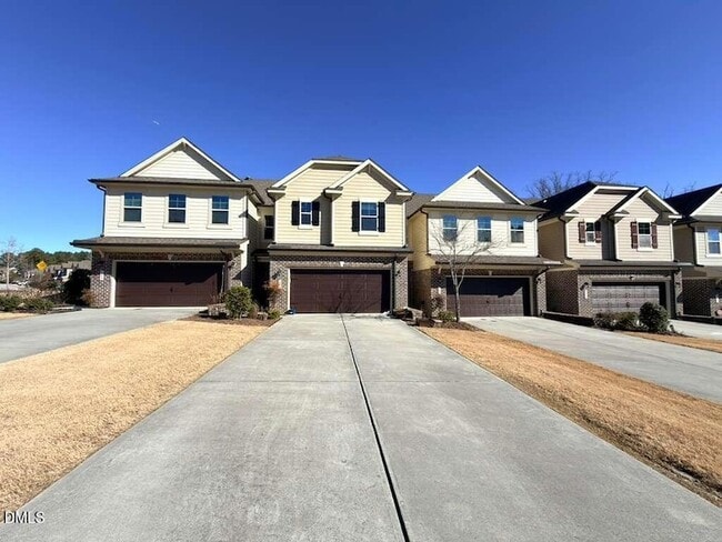 Photo - 305 Alamosa Pl