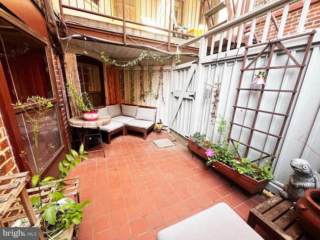 Building Photo - 3014 Dent Pl NW Unit 4E