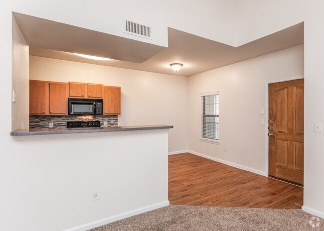 2BR, 1BA 934SF - Oxford at Estonia