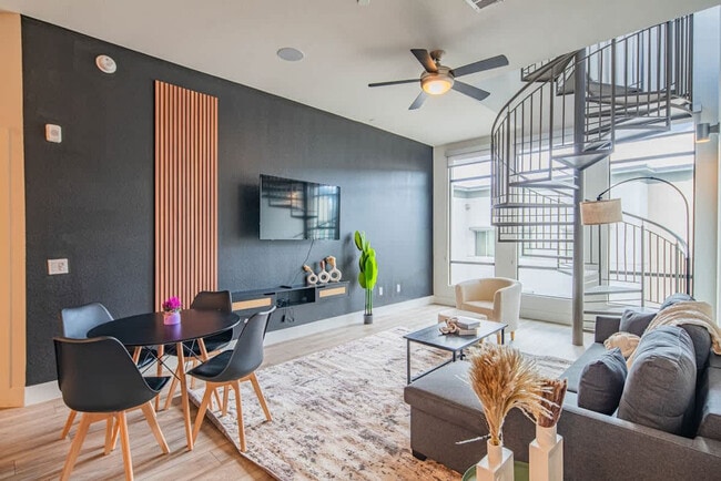 Building Photo - 15501 N Dial Blvd Unit ID1263139P