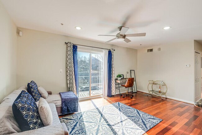 Photo - 450a Condon Terrace SE Unit SI ID1385959P
