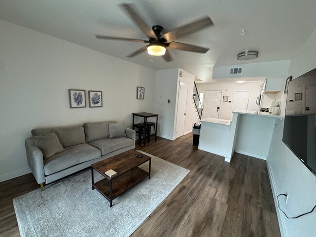 Building Photo - 4021 W 8th St Unit SI FL2-ID1296534P