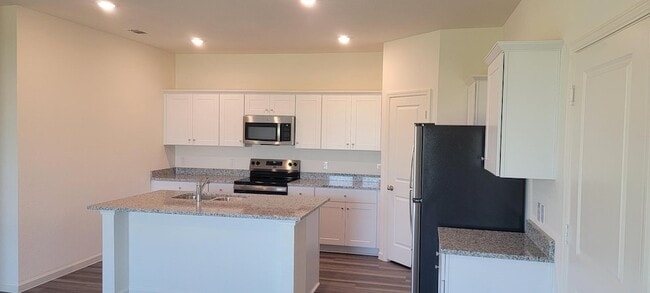 Photo - 14115 Donahue St