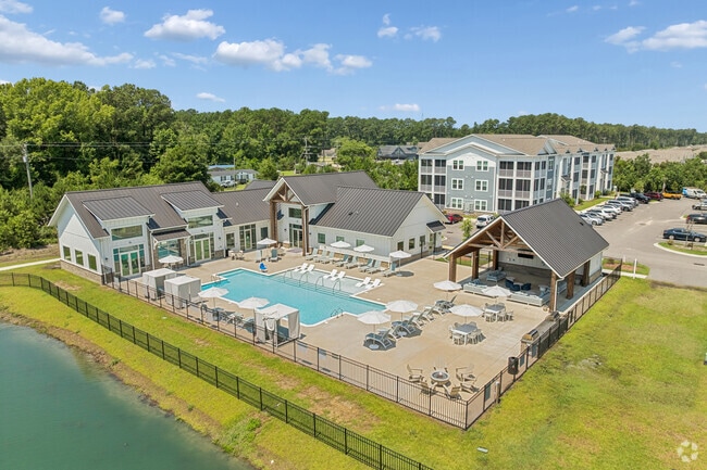 Pool - Anchor Pointe Apartments