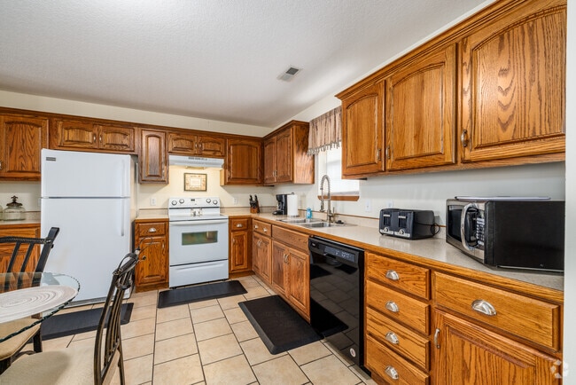 2BR, 2BA - 1250SF - Kitchen - Sanibel Executive Suites