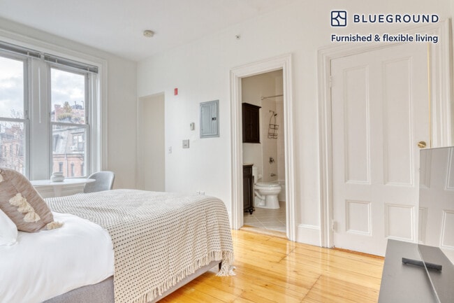 Photo - 11 Hereford St Unit FL4-ID560