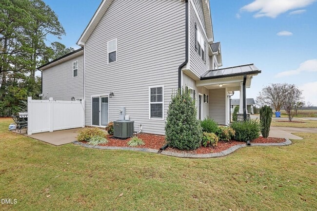 Photo - 411 E 3rd St