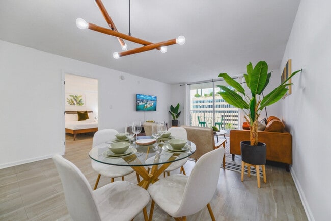 Building Photo - 1 SE 12th St Unit SI FL18-ID1022212P