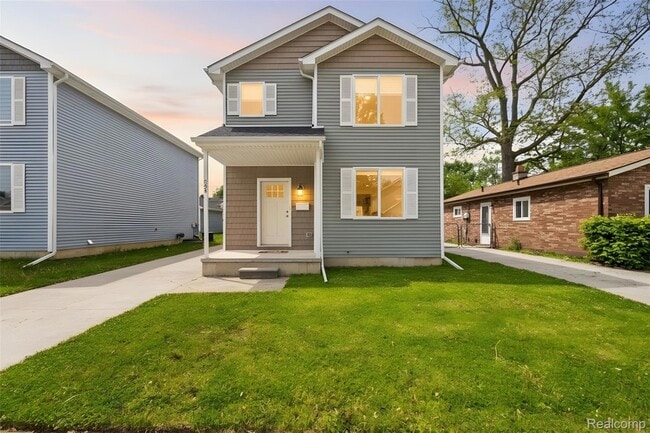 Building Photo - 534 E Brickley Ave