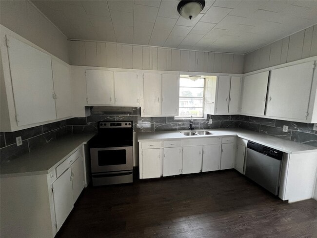 Photo - 2394 Avenue A