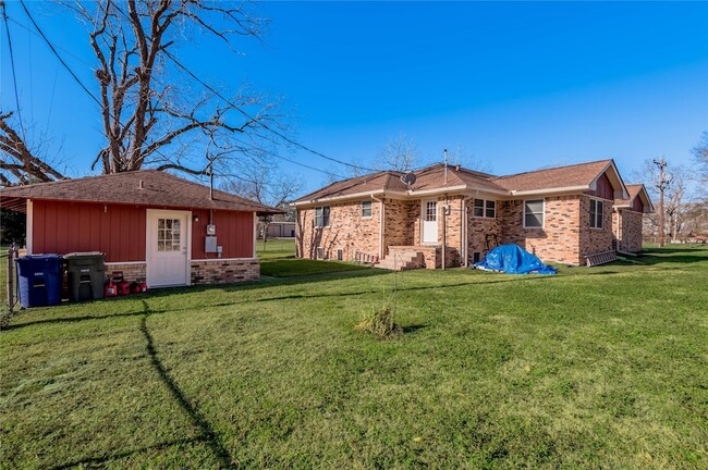 Photo - 2201 Badger Ln
