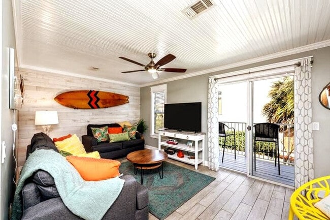 Photo - 22 Moreno Point Rd Unit ID1285898P