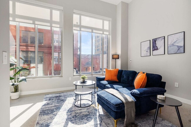 Building Photo - 205 W 4th St Unit ID1301399P