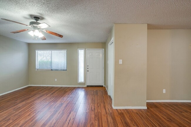 Photo - 1906 Beacon Way