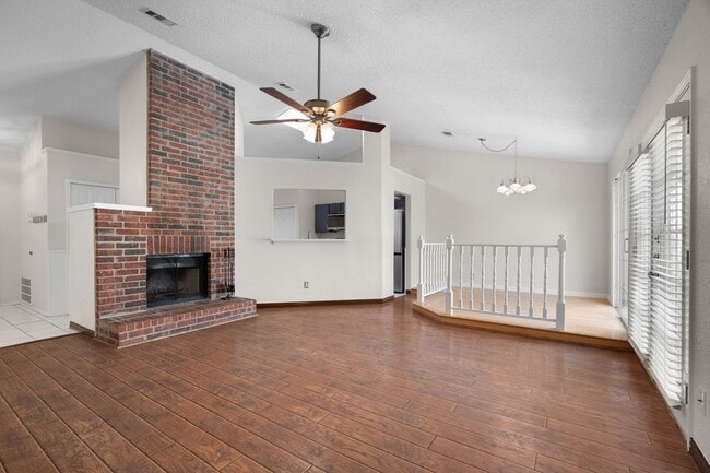 Photo - 1425 Thistlewood Ln