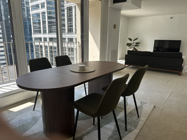 Photo - 210 N Wells St Unit ID1294899P