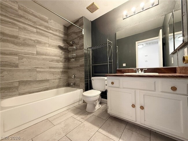 Photo - 2066 Waverly Cir