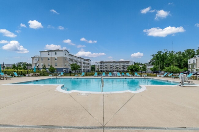 Building Photo - Carillon Woods
