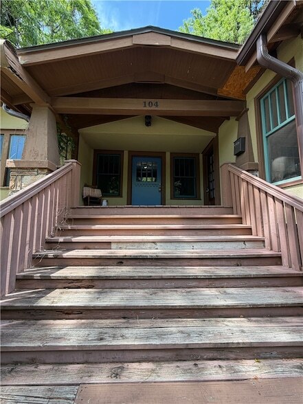 Photo - 104 Boles St