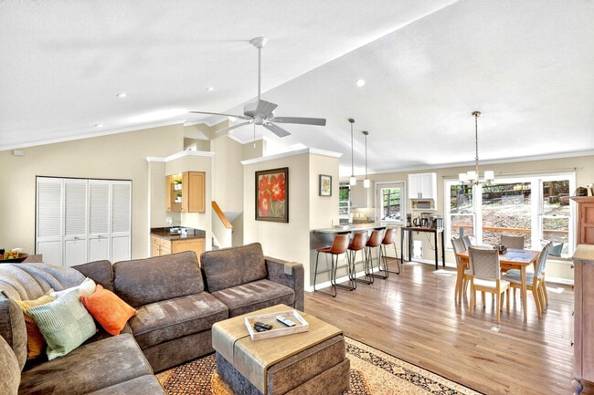 Building Photo - 6 Hunters Ridge Dr Unit SI ID1330188P