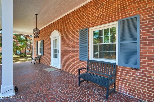 Photo - 300 Dogwood Ln