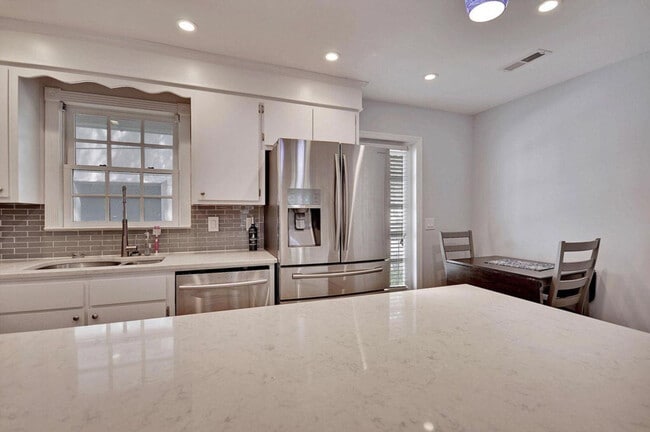 Photo - 169 1/2 King St Unit ID1325126P