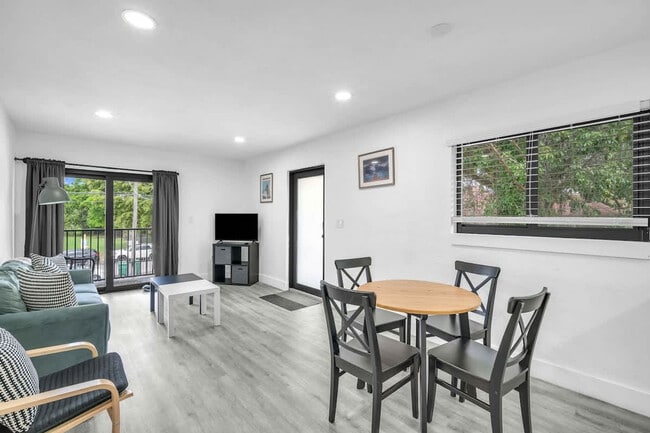 Photo - 653 SW 2nd St Unit SI ID1574013P