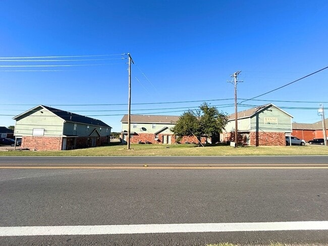 Building Photo - 807 W Walnut St Unit C4