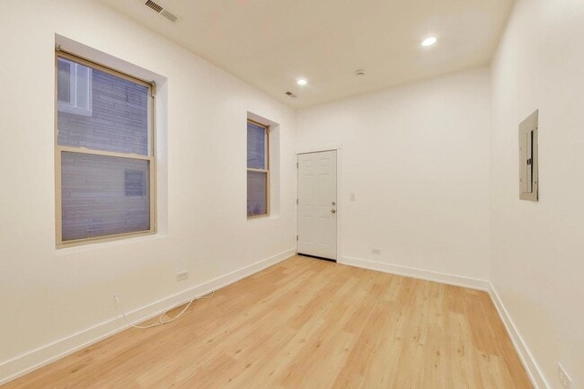 Photo - 1908 W 48th St Unit 1R