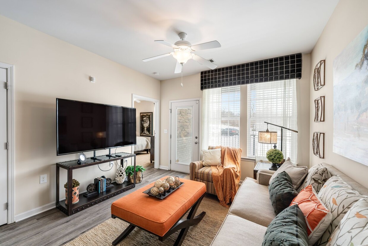 Floor Plan - Hot Deals for Summer Move Ins! 