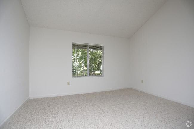 Photo - Sierra Regency Apartments