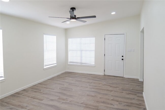 Photo - 10822 Mayfield Dr