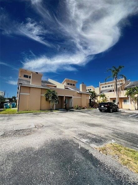 Building Photo - 3947 Coral Springs Dr