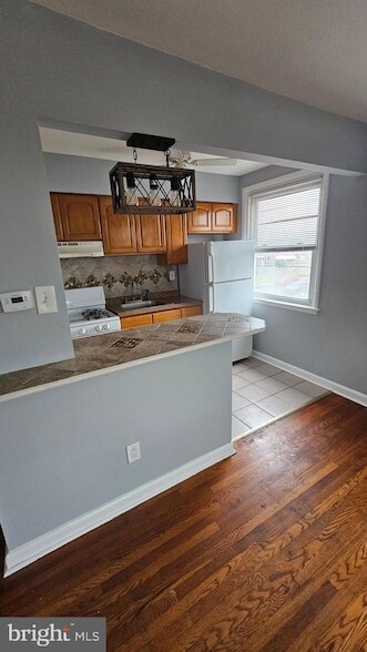 Photo - 1632-1600 Benson St