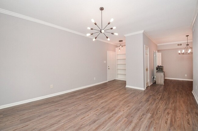 Building Photo - 2255 Braeswood Park Dr Unit 195