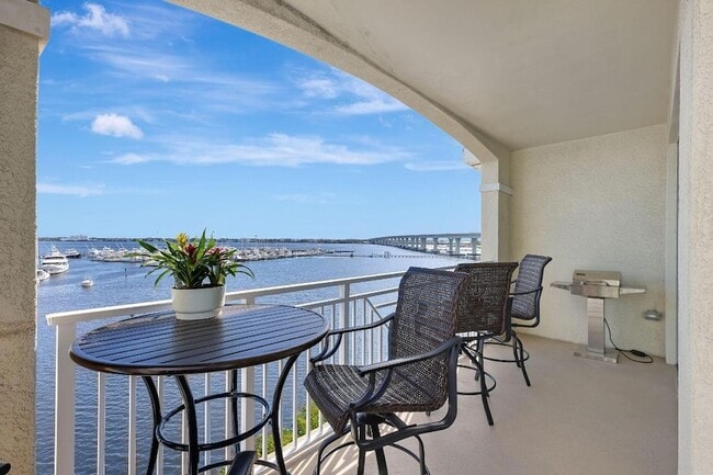 Building Photo - 775 NW Flagler Ave Unit 401