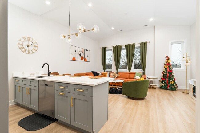 Photo - 3723 S Giles Ave Unit ID1228641P